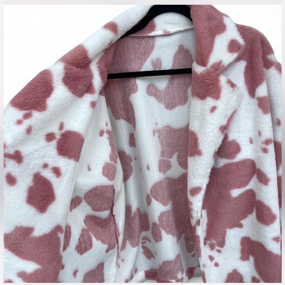 Jacket Coat Cow Print Pink White Faux Fur Long Sleeve Fits Sizes 4 to 12 - Picture 3 of 4